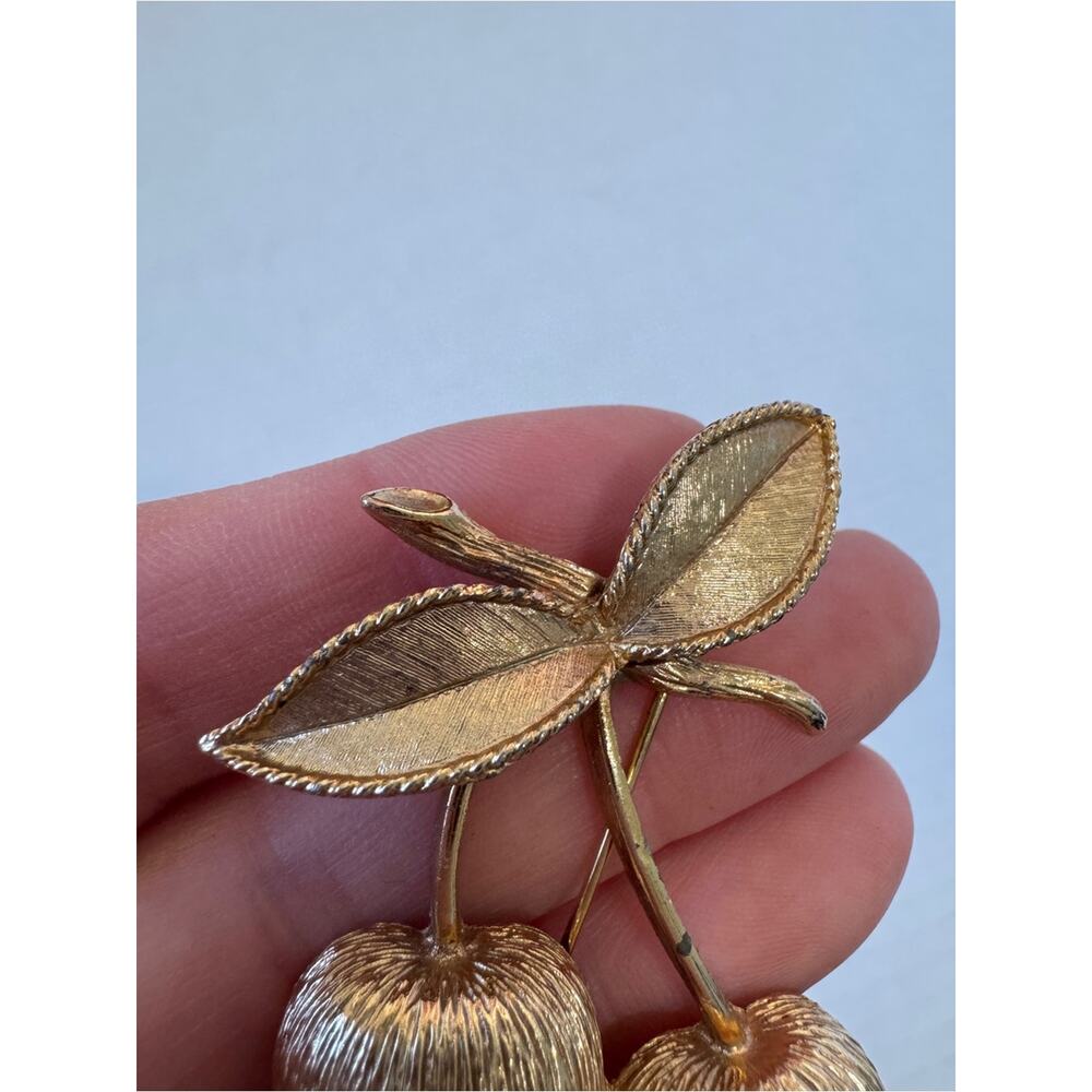 Vintage Sarah Coventry Gold Tone Cherries Brooch Womens Jewelry Cherry - Picture 4 of 5